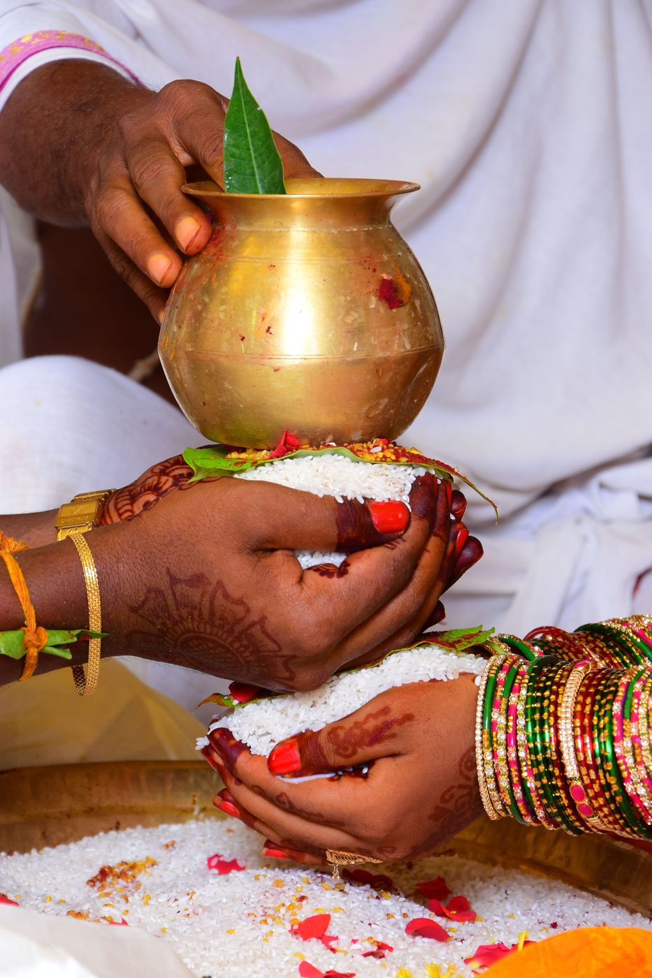 The couple’s hands filled with rice for talambralu